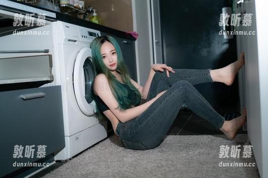 Bambi(밤비)的吊带写真，全套不只是随便的搭配！