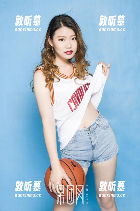 GIRLT果团网 - 这一波直接放出，莫雅淇眼镜照免费，纯属好奇心。