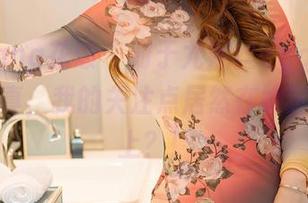 HuaYang花漾 - 对于尤妮丝egg新出的眼镜写真，我的关注点居然在她选的道具上？！