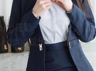 HuaYang花漾 - 黑色总让人沉思，蓝夏Akasha的分享里藏着啥呢？