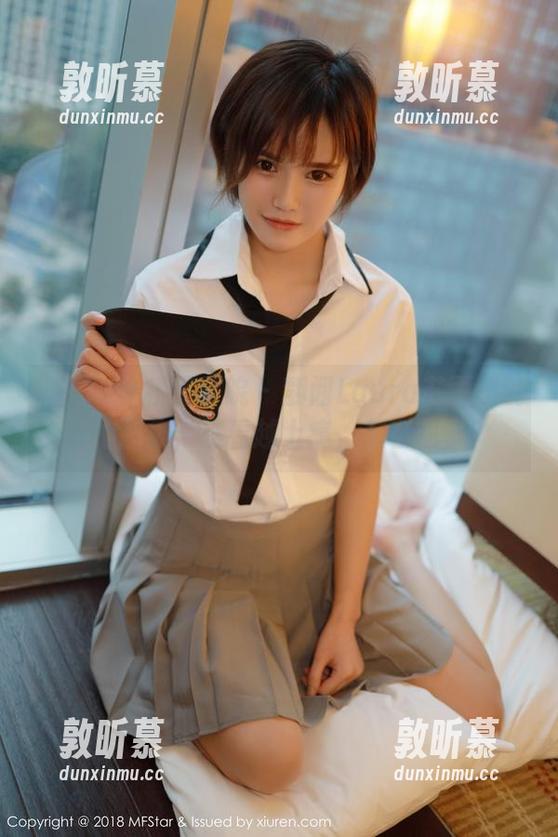 MFStar模范学院 - 翻阅Laura苏雨彤的自拍图集，越看越上瘾，怎么回事？