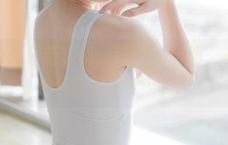喵糖映画最新套图,深蓝JK制服,有种想偷偷瞄的感觉…嘘。
