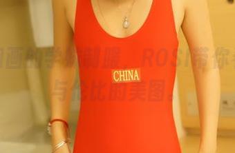 精致如画的学妹制服，ROSI带你看见无与伦比的美图。