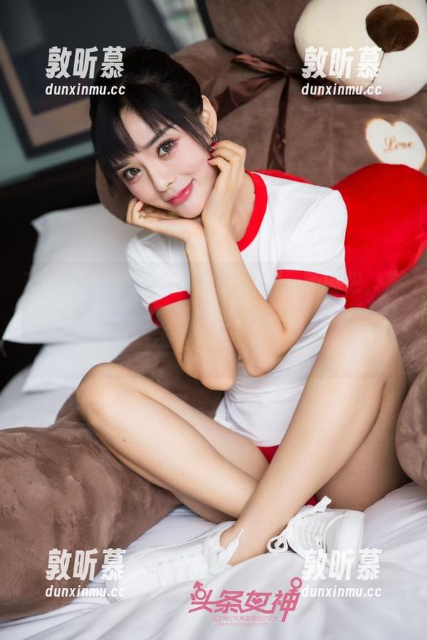 TouTiao头条女神 - 俞公主最新图包，黑色时刻——这是一种微妙的美，我想我懂了。