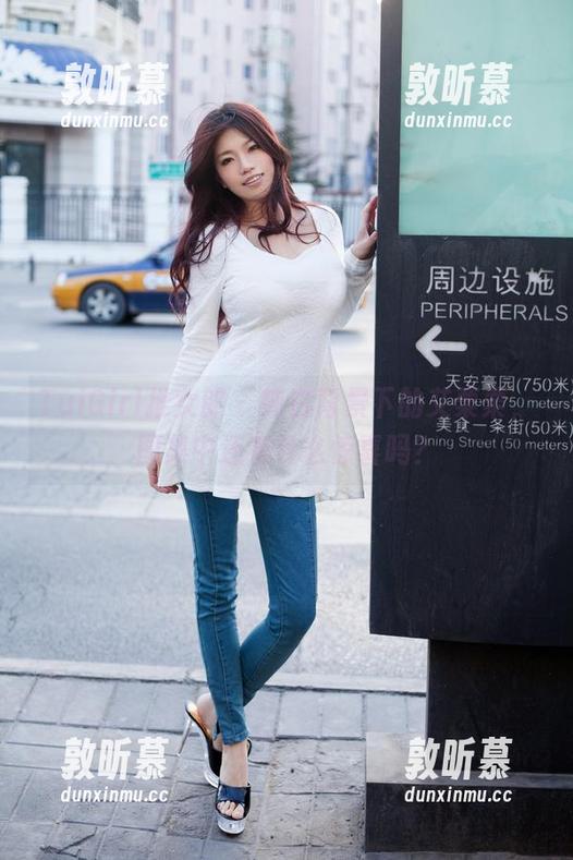 TuiGirl推女郎 - 纯白背景下的艾栗栗，图集中还有什么惊喜吗？