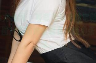 UGirls尤果网 - 观察周妍希的定制套装,真的,图片里的她让我有种想拍张照的冲动。