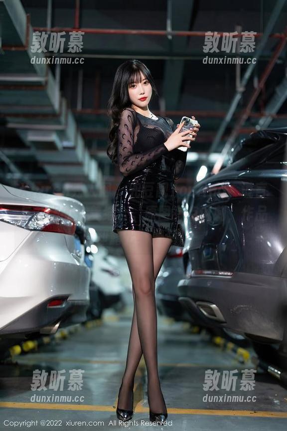 Xiuren秀人网 - 兜豆靓Youlina，谎言与礼服的完美结合。原图有点讽刺，作品却露出真脆弱。