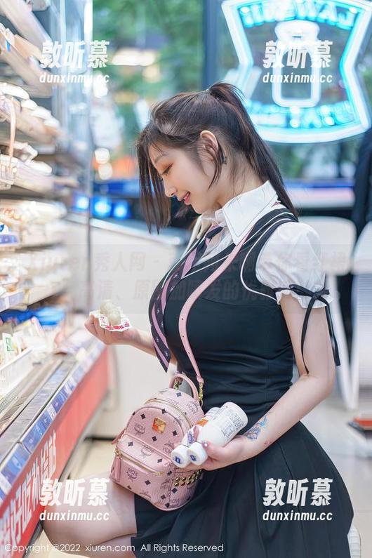 Xiuren秀人网 - 就是阿朱啊带你看红裙：高清、原图加喷发的优雅感！