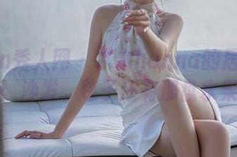 Xiuren秀人网 - 木木hanna的居家图集:沙发、毯子还有那盘水果