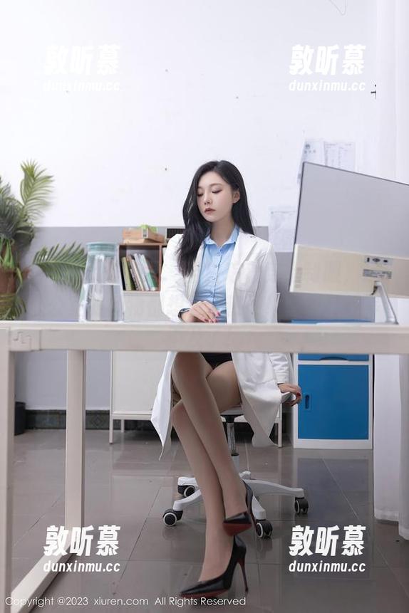Xiuren秀人网 - 当白琮瑗穿上制服，连办公室的植物都想看个热闹！图包已经等不及了！