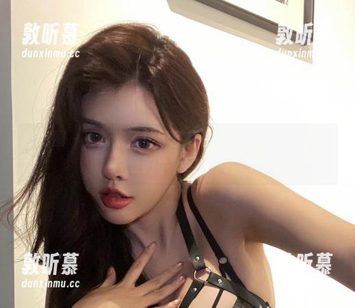 微密圈 - 更新来了！于芷晴拍摄的睡衣系列，图片里的小巧思满满。