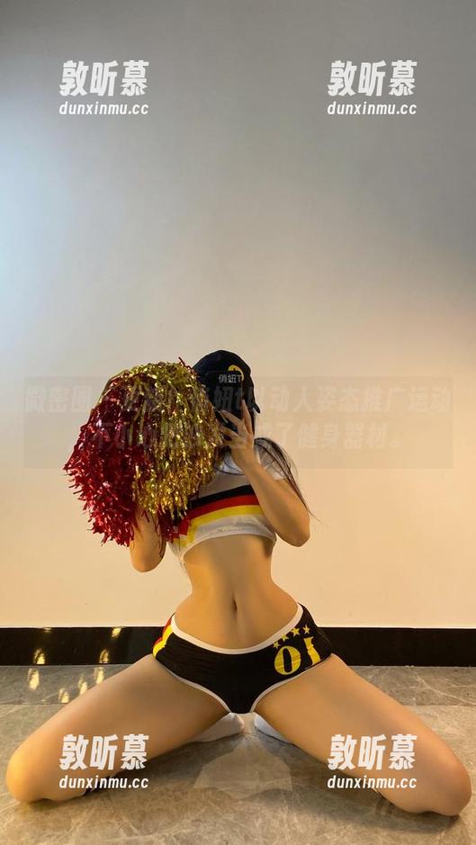 微密圈 - 更新！俏妞t以动人姿态推广运动，不小心把沙发当成了健身器材。