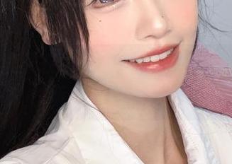 千反田鹿子在线图集：镂空与风的对话，听说风也俏皮？