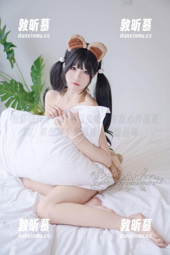 有新动作了！咬一口兔娘发布甜心作品更新，真想抢个专属座位慢慢品味。