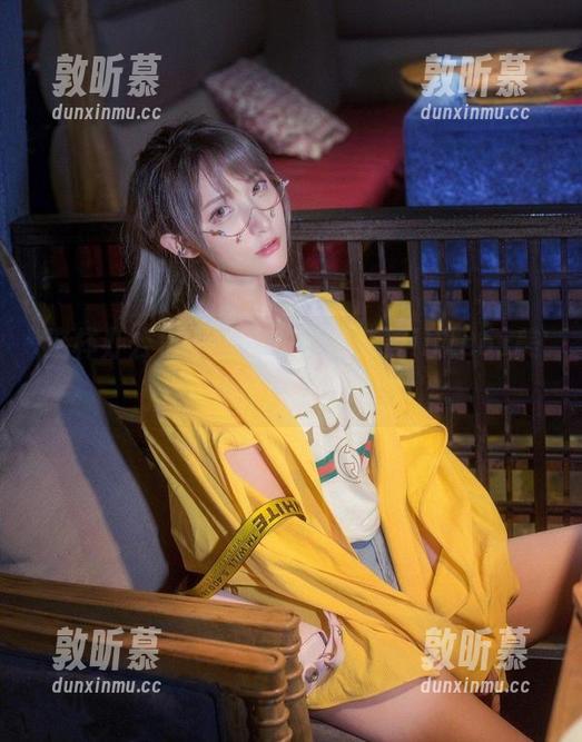 这样办公也不错，在下萝莉控ii以cos美图打破常规