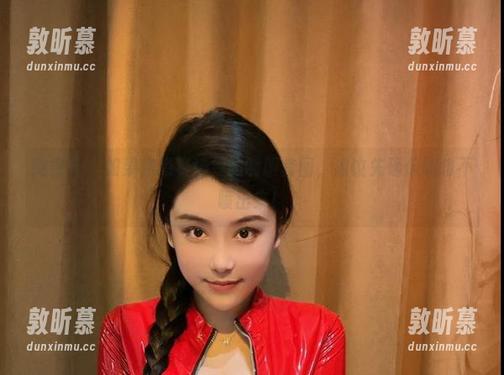 微密圈 - 如果你想看奶雯的制服套图，建议先确保咖啡不喷出来！
