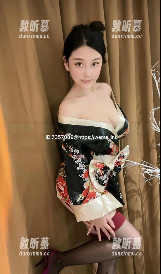 微密圈 - 奶雯又来了，这次是最新的九月系列，原图里完全抓住了我的眼球。