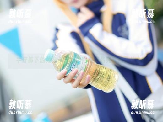 牛仔裤下的嫣嫣子：她的网盘作品究竟藏了什么？