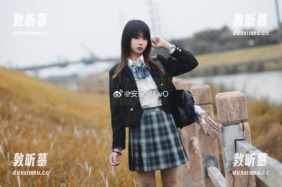“安曜曜，毛衣的最佳代言人？她又把原图扔了回来！”——让人想偷瞄的写真集！