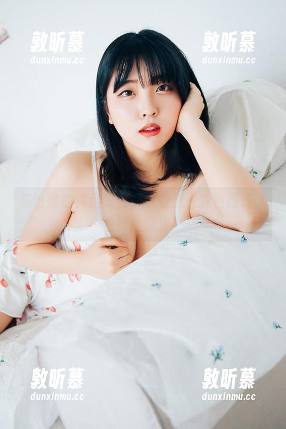 宋哈娜的裸足美图，想着想着我也想试试看原地踏步！
