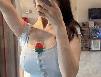 微密圈 - 红色睡衣的诱惑,小玉吃果冻的作品集,下载后可能会让你多想几秒。