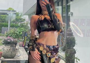 微密圈 - 小玉吃果冻马甲线系列高清合集:看这腹肌,运动员的怨气都快溢出来了。