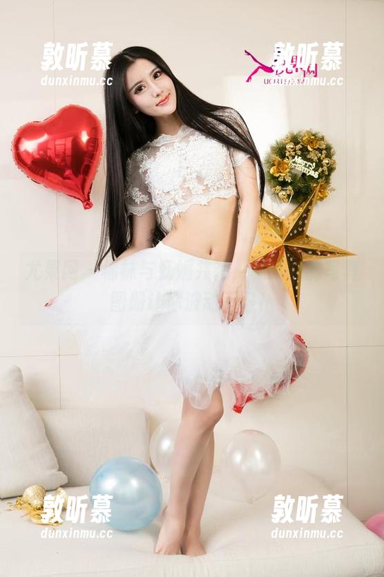 尤果网 - 棉袜与妩媚并存，杨果果的写真图册让你波动不已！