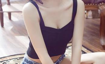 尤物馆 - FoxYini孟狐狸的水手服合集:从海边到书桌,似乎随时都能出海了!