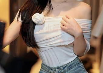 尤蜜荟 - 看吧，是小逗逗的原图，双马尾随意摆动，仿佛在说“快来关注我呀！”
