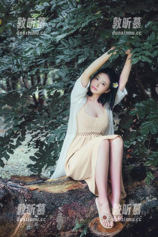年年Nnian和白裙，经典搭配没得说，随便一张原图就是心头好，资源收藏不香吗？