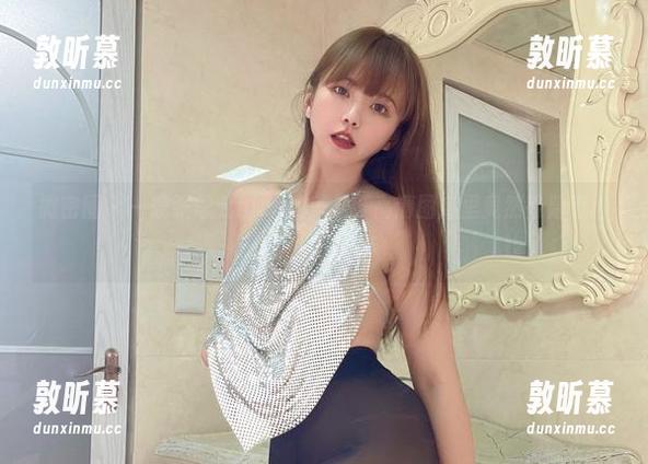 微密圈 - 一窥张思允nice的美足，高清图库里竟然隐隐有种想跟她学的冲动。
