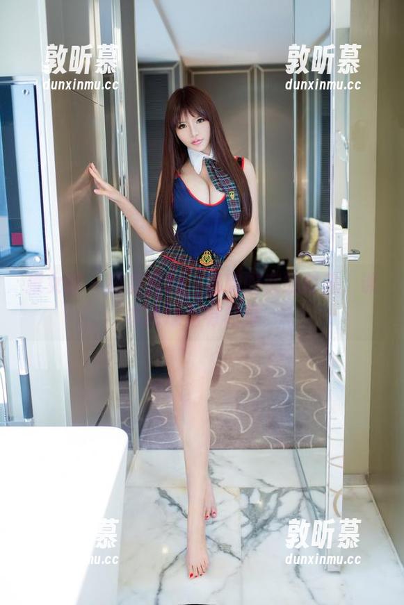推女郎 - 教室原图，连欣的在线时光，课本的边角有星星。