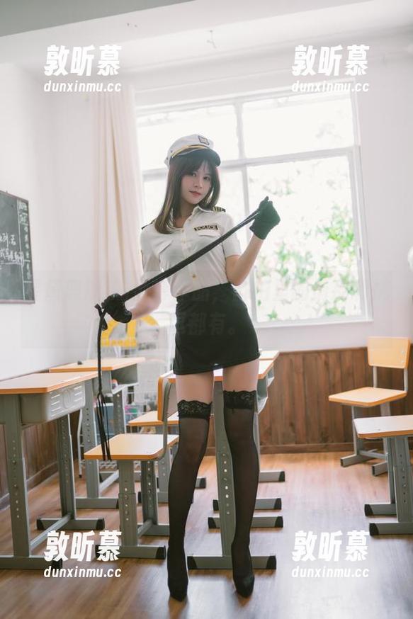 星黛鹿鹿i的全套作品，自拍里的俏皮和挑逗都有。