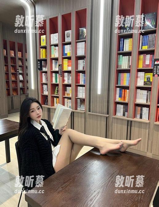 微密圈 - 是小逗逗的短裙原图真让人眼前一亮，当然要分享了！