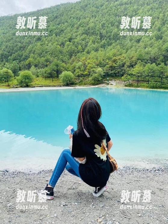 微密圈 - 图片里，林子琳喵的美脚又细又长，光是想象就让我心神不宁，原图连看三遍也是没得救了。