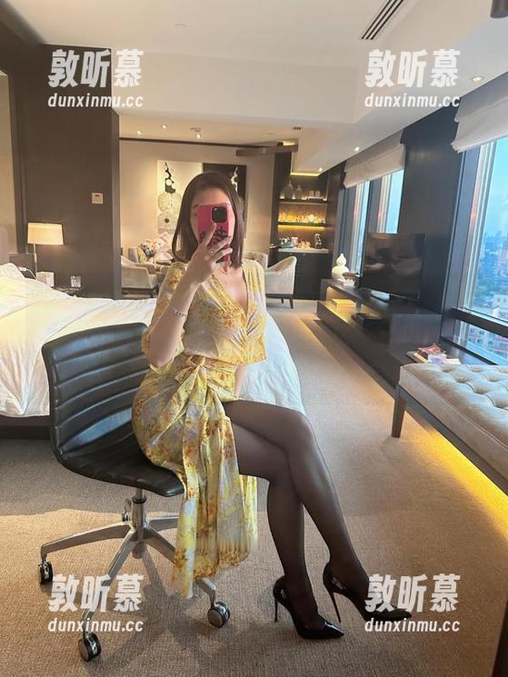 微密圈 - 果儿Victoria的圣诞快乐套图来了，资源丰富得连北极熊都想驻足点赞！