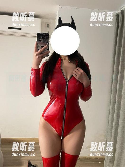 微密圈 - 套图大师桃沢樱呀今日上线：穿搭还有这招？