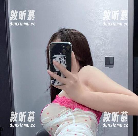 微密圈 - 有没有人像我一样，被桃沢樱呀的黑白合集在网盘征服了？那张姿势实在看不下去...