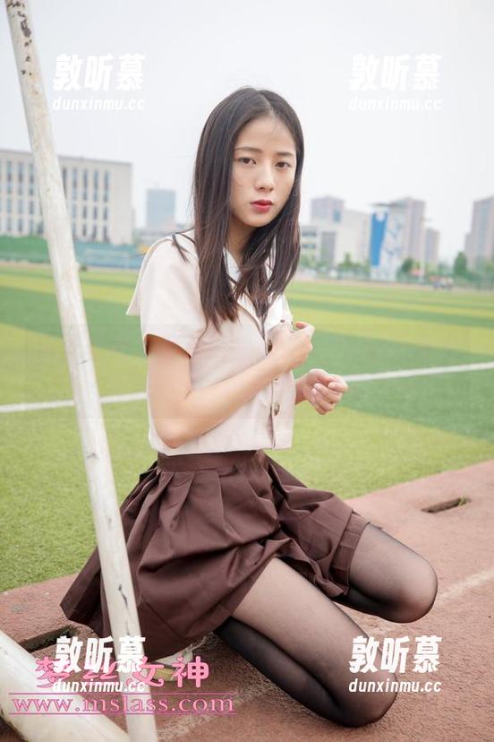 梦丝女神 - 高清资源欣赏，玥玥让长裙天然流露出一种不经意的美。