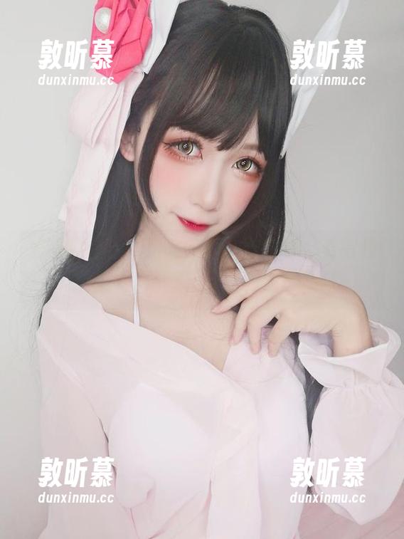 如此纯白，樱落酱w的这套写真，看得我头脑一阵清醒，又有秘密想隐藏