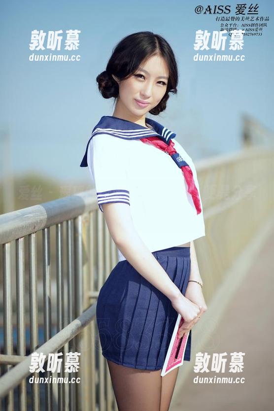 爱丝 - 瑶瑶的校服不止是作品，更是分享的亮点