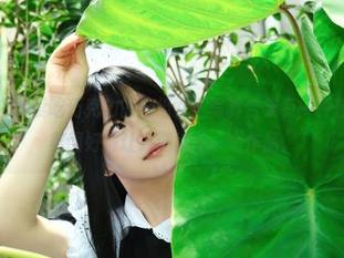 不得不说，白莉爱吃巧克力的这组女王写真合集有一种轻松的力量，氛围好得让人期待下一个作品。