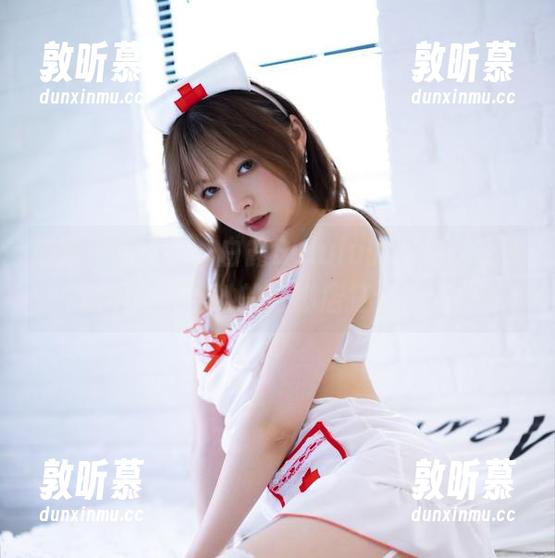 最新作品探班：白露Bululu的美足，让我忍不住想给她的修脚店打个广告！