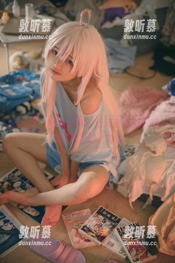 这份神沢永莉的吊带，让无圣光写真燃起了略微叛逆的少女心。