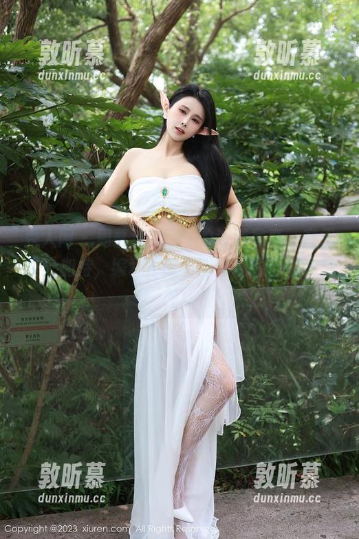 秀人网 - 周慕汐fairy的泳装写真，有无圣光加持，编程都能看出浮现的自由泳精神！