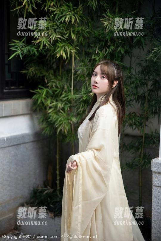 秀人网 - 少女心雪雪在这里，女王般的美图正在发光