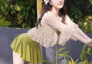 秀人网 - 天台上的悠悠YOYO,随意摆拍中原图状态真有趣!