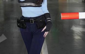 秀人网 - 听说萝莉悠悠酱的冬天其实在录制无圣光夏日合集,结果沙滩变成了冰箱…
