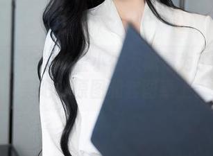 秀人网 - 海边的金小依大概是为了和海鸥比美吧？原图和套图奉上。