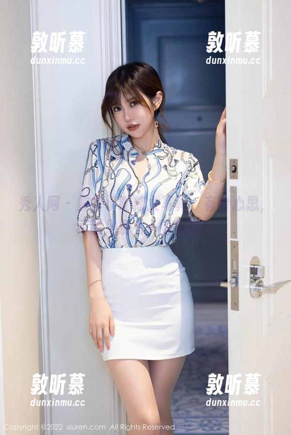 秀人网 - 露露小喵修女写真，有啥心思，真的是别有一番风味！